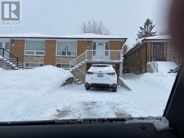 224 Fairglen Avenue, Toronto, Ontario  M1W 1B1 - Photo 3 - E12734896