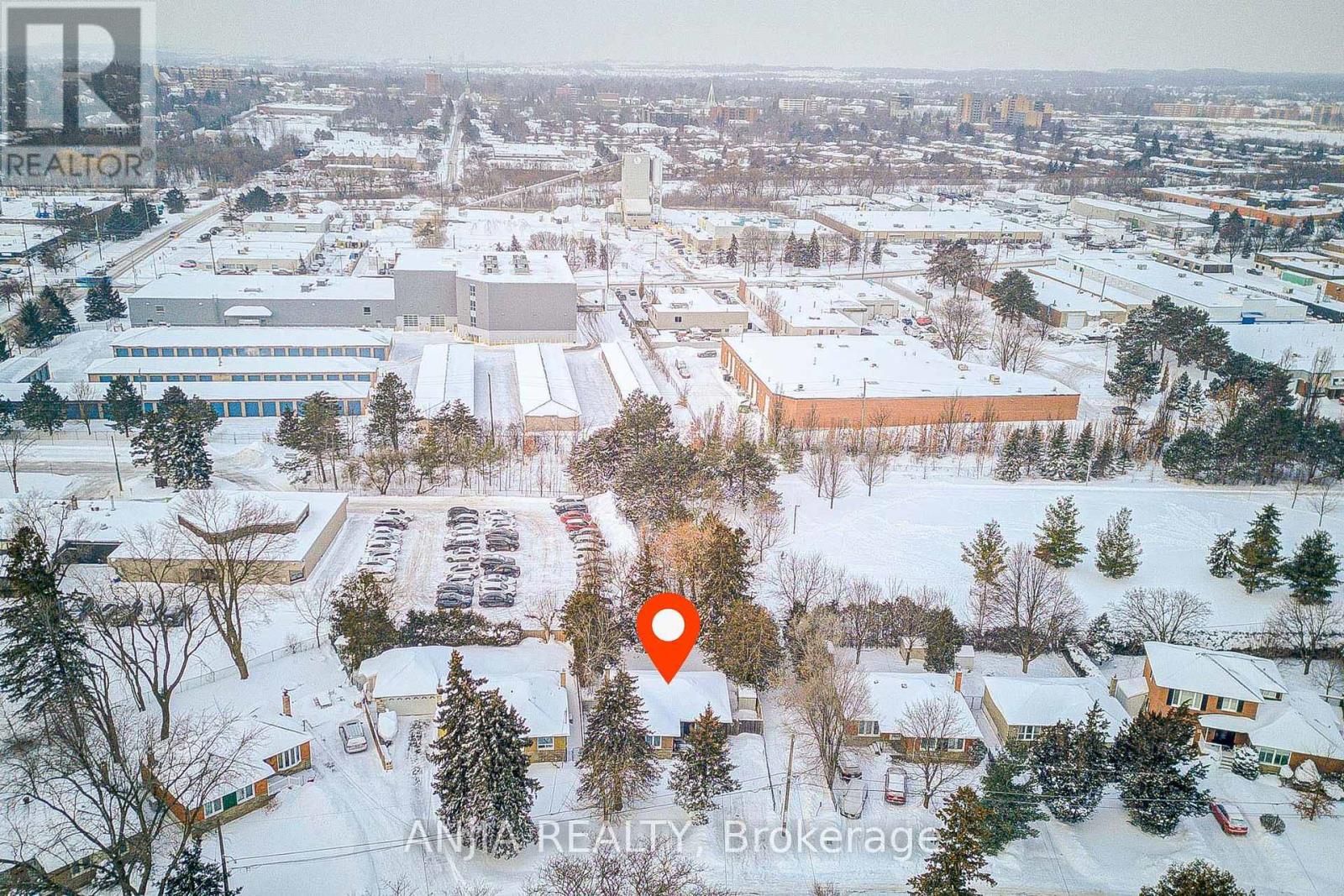 63 Rockport Crescent, Richmond Hill, Ontario  L4C 2L7 - Photo 2 - N12735482