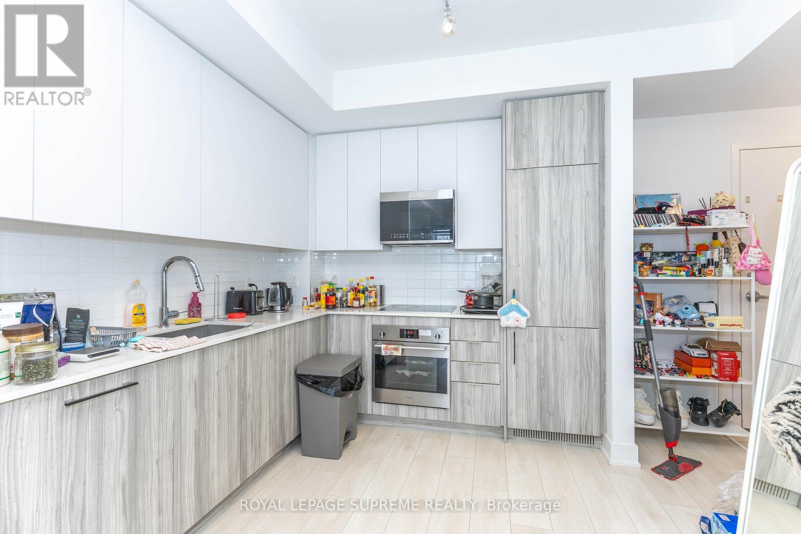 2010 - 297 Oak Walk Drive, Oakville, Ontario  L6H 3R6 - Photo 16 - W12726110