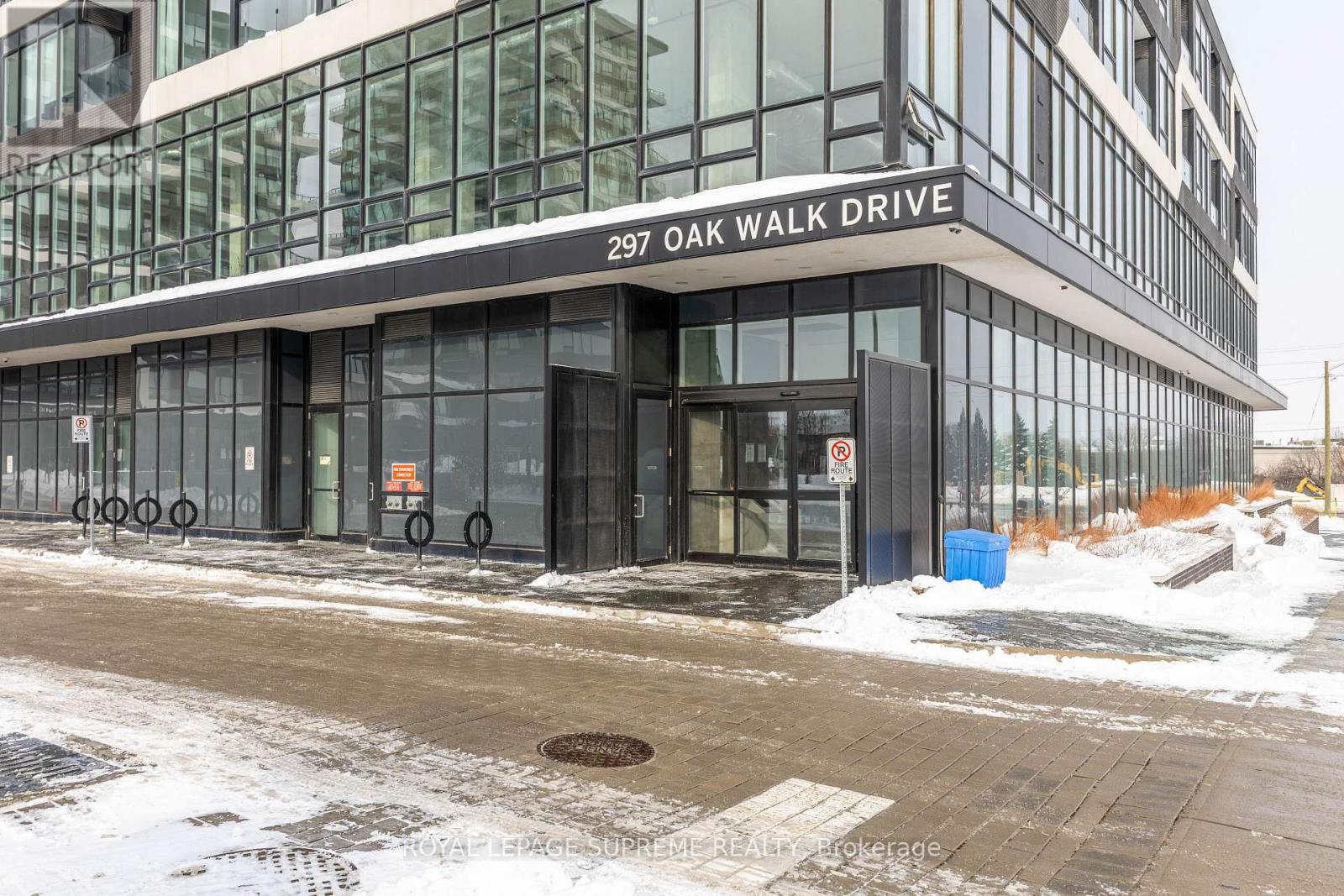 2010 - 297 Oak Walk Drive, Oakville, Ontario  L6H 3R6 - Photo 3 - W12726110