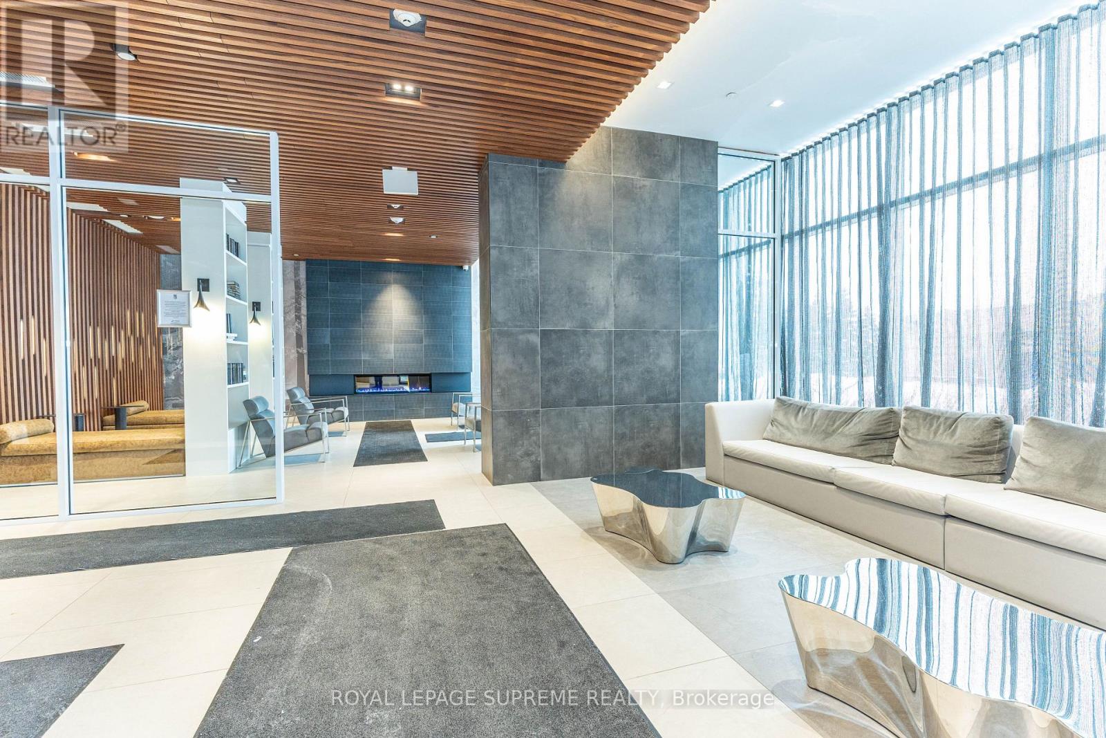 2010 - 297 Oak Walk Drive, Oakville, Ontario  L6H 3R6 - Photo 5 - W12726110