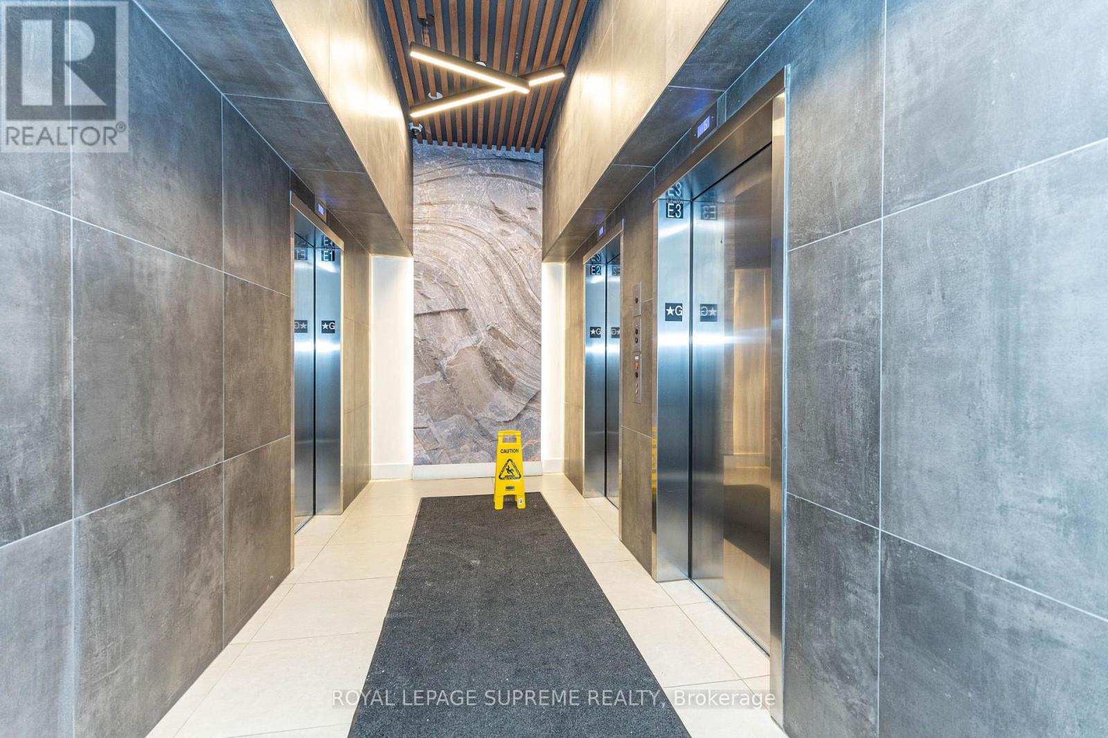 2010 - 297 Oak Walk Drive, Oakville, Ontario  L6H 3R6 - Photo 7 - W12726110