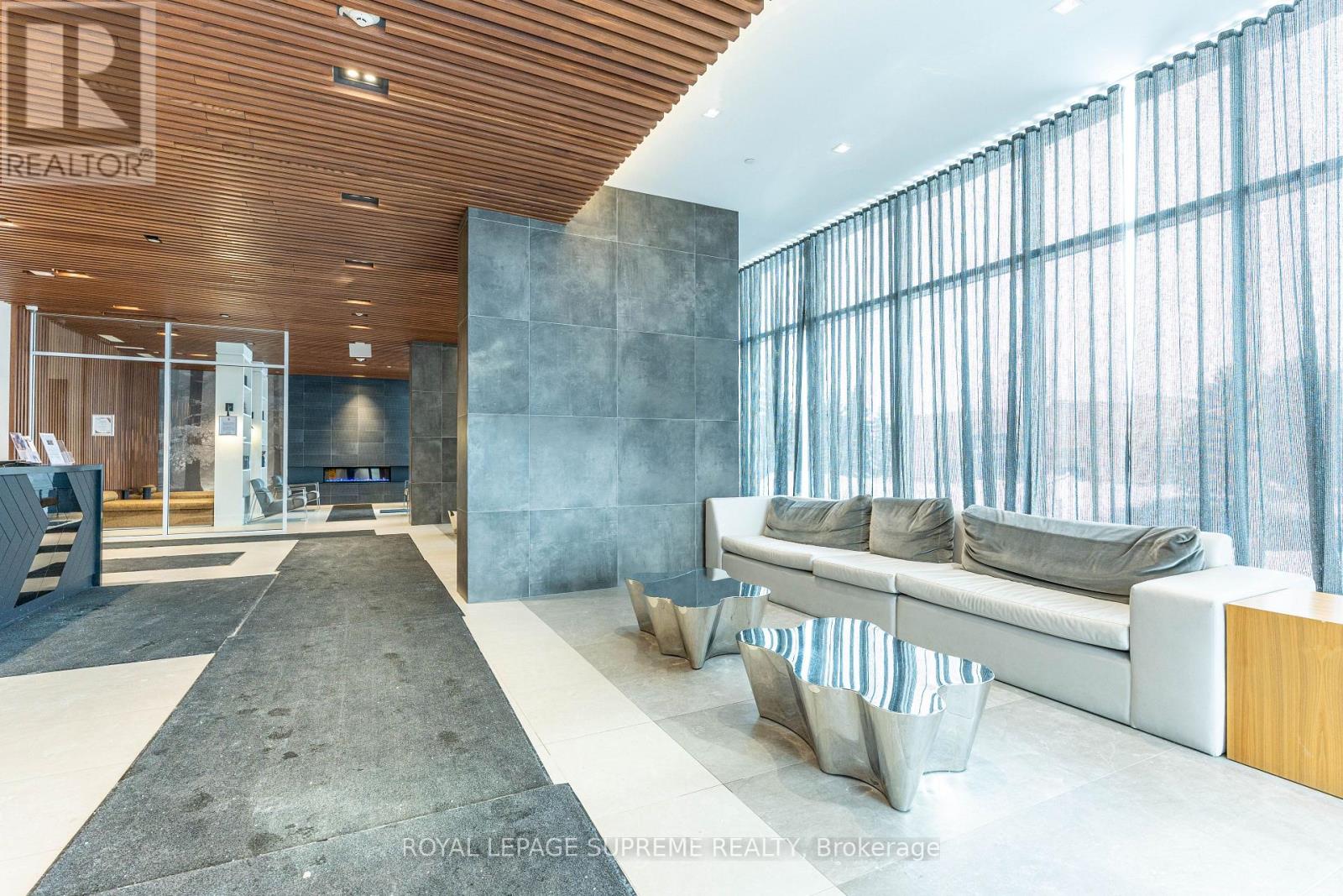 2010 - 297 Oak Walk Drive, Oakville, Ontario  L6H 3R6 - Photo 4 - W12726110