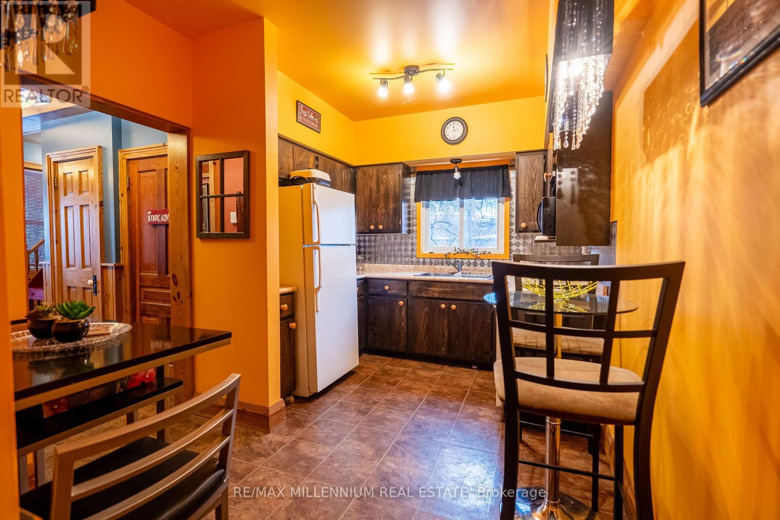 830 Muskoka Road S, Gravenhurst, Ontario  P1P 1K3 - Photo 12 - X12734918