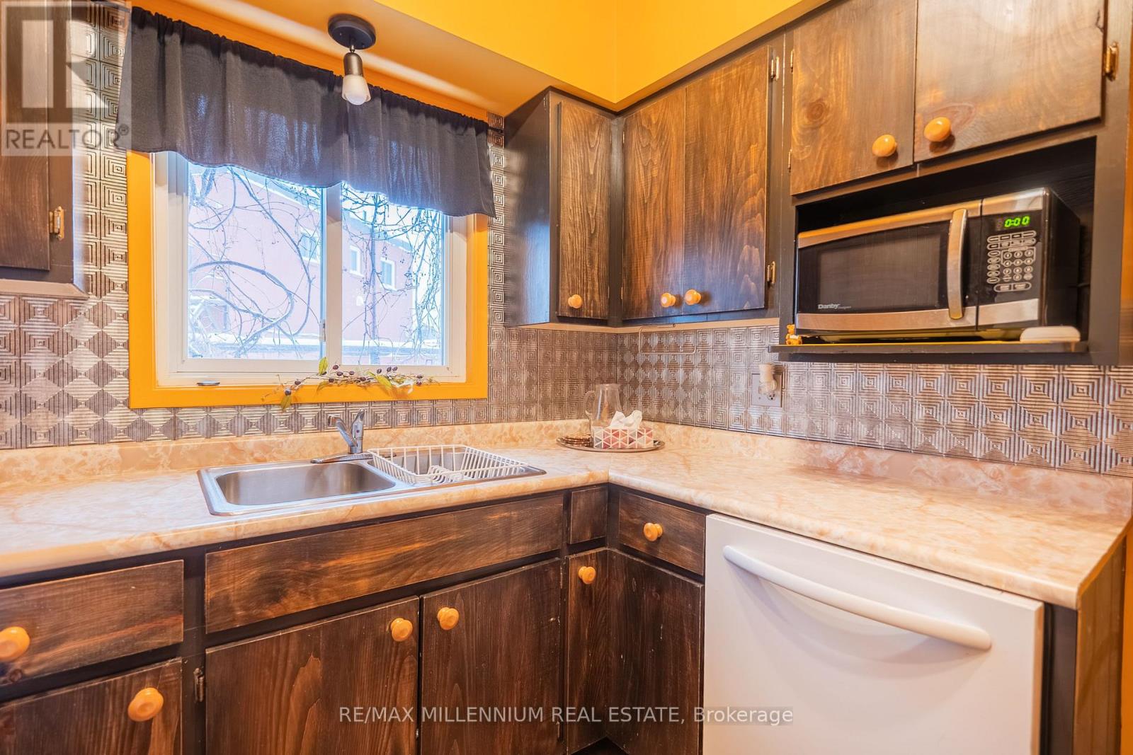 830 Muskoka Road S, Gravenhurst, Ontario  P1P 1K3 - Photo 13 - X12734918