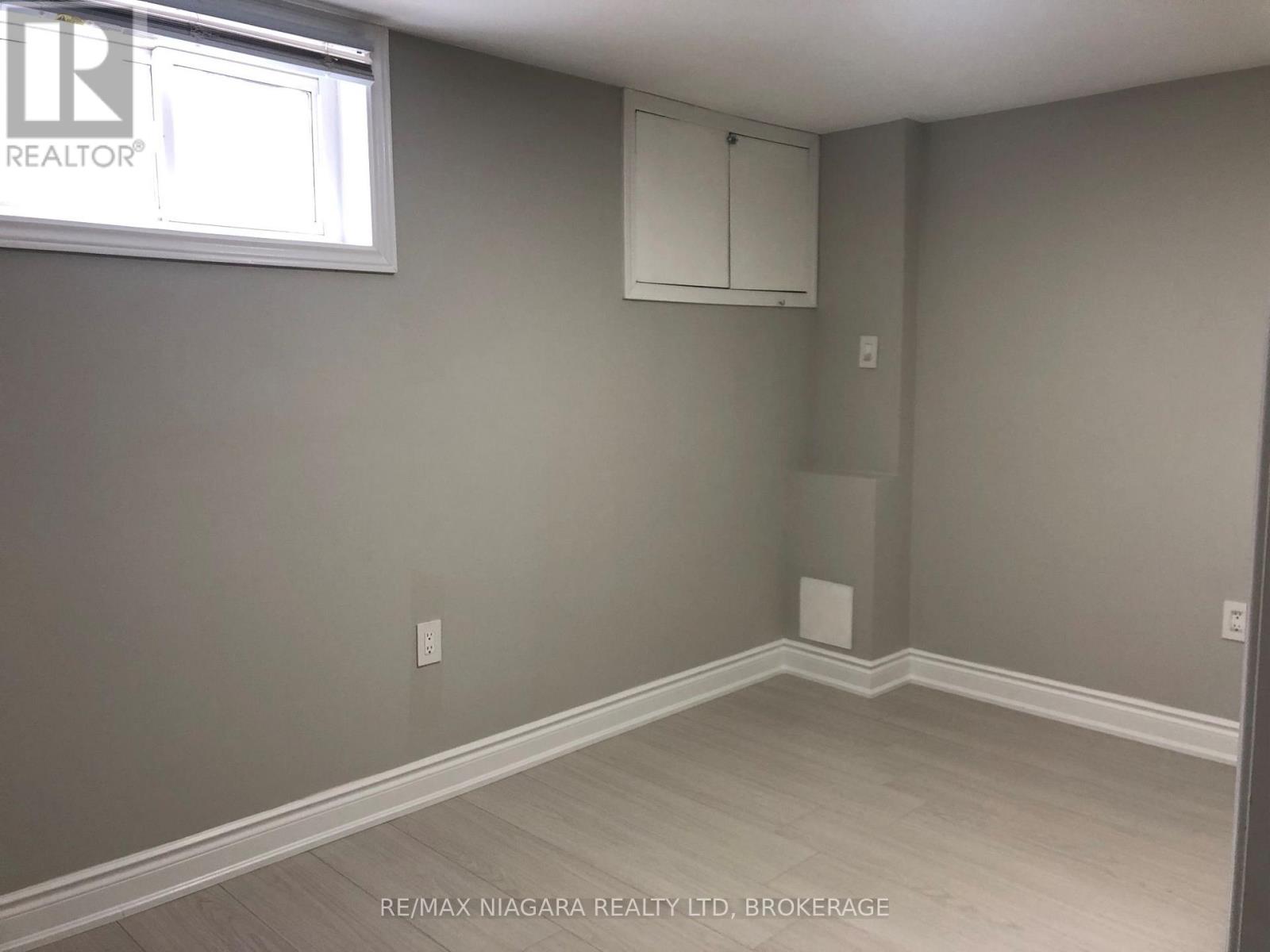 Lower - 29 Woodcroft Crescent, Welland, Ontario  L3C 2H6 - Photo 9 - X12735886