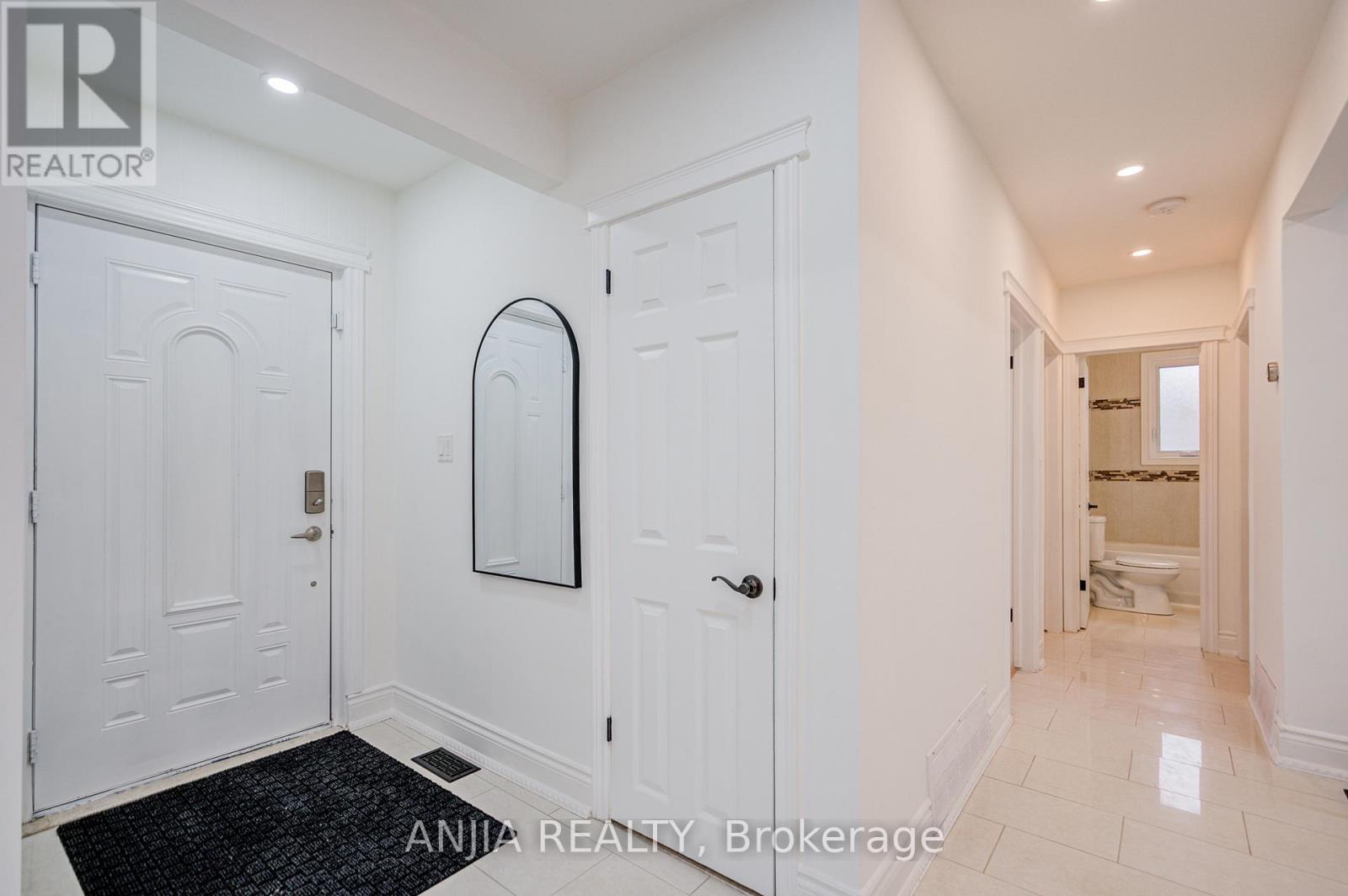 63 Rockport Crescent, Richmond Hill, Ontario  L4C 2L7 - Photo 11 - N12735482