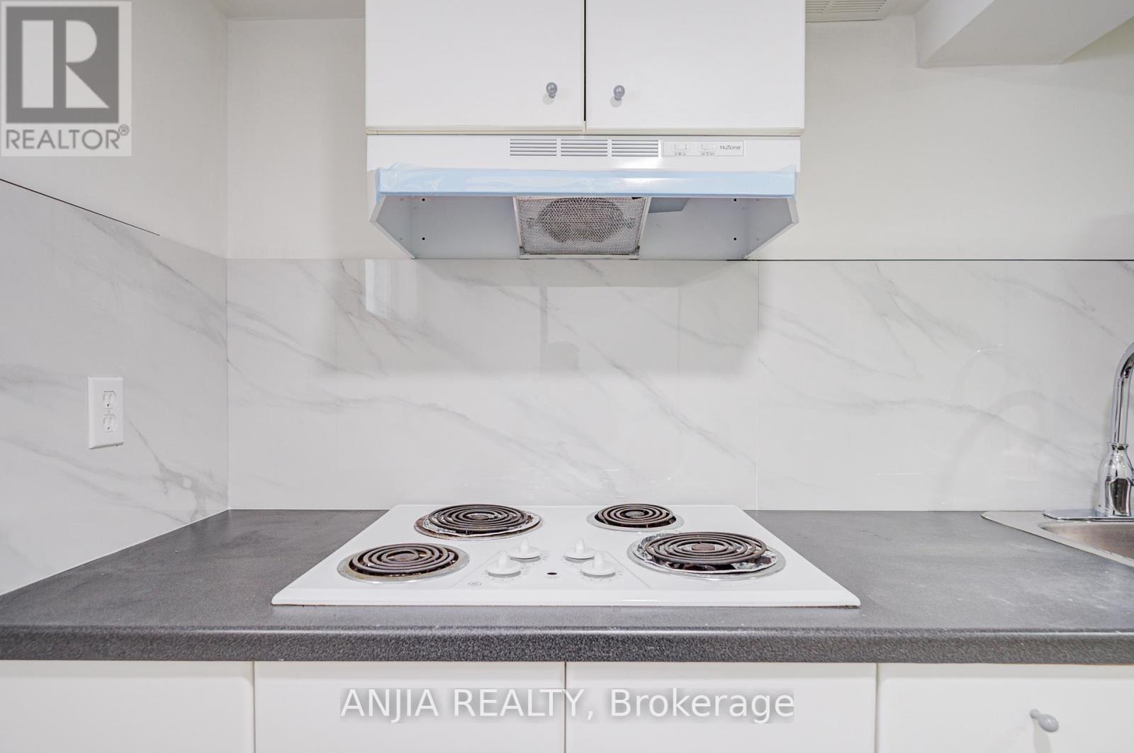 63 Rockport Crescent, Richmond Hill, Ontario  L4C 2L7 - Photo 27 - N12735482