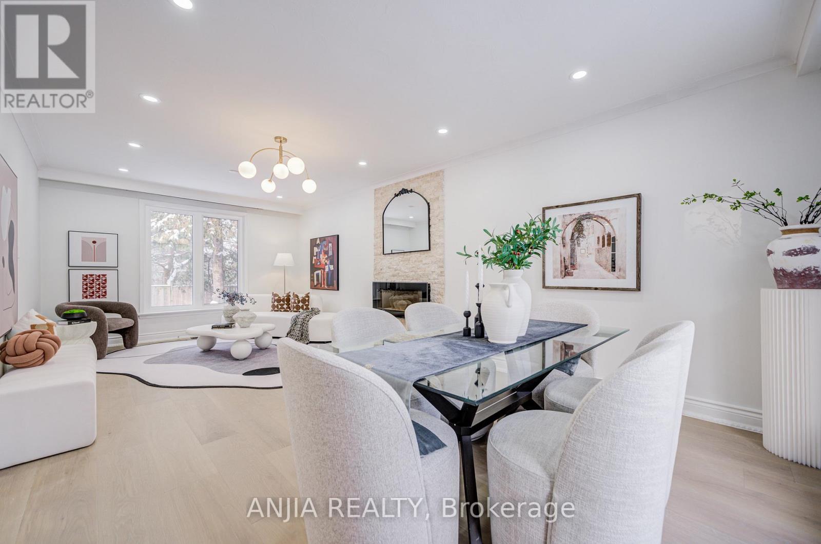 63 Rockport Crescent, Richmond Hill, Ontario  L4C 2L7 - Photo 4 - N12735482