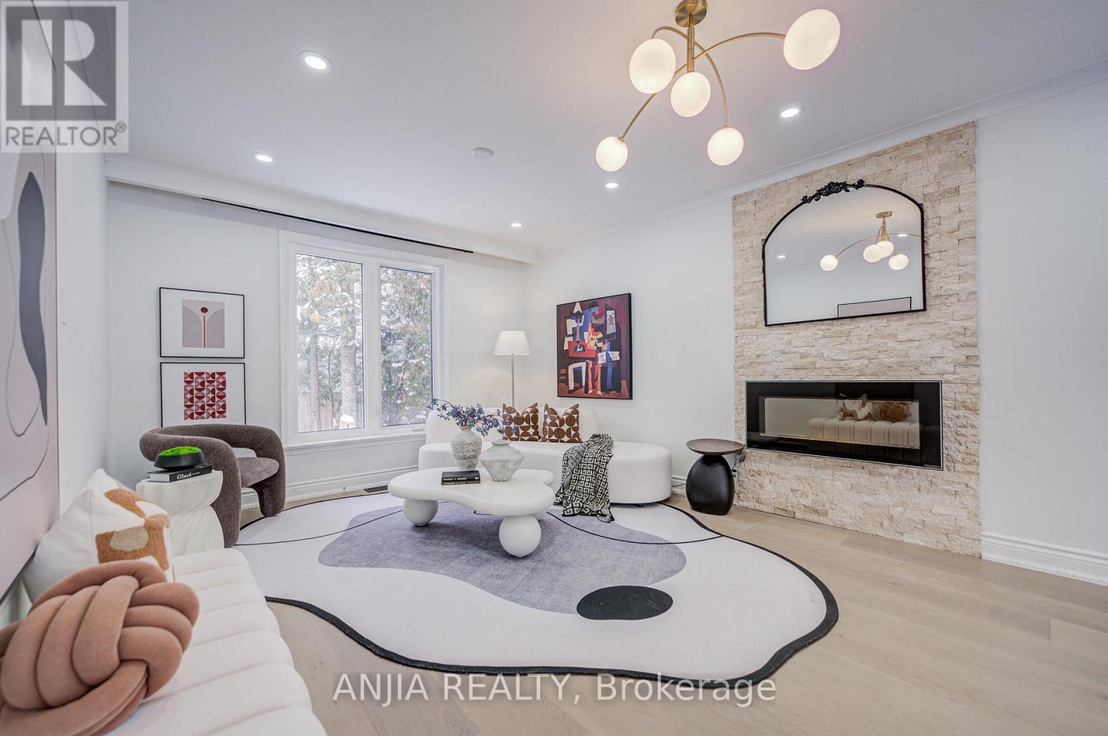 63 Rockport Crescent, Richmond Hill, Ontario  L4C 2L7 - Photo 8 - N12735482