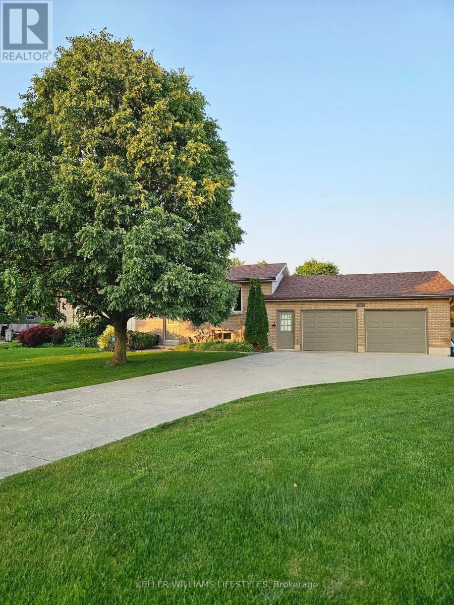 18 HAWTHORN CRESCENT, North Middlesex, Ontario