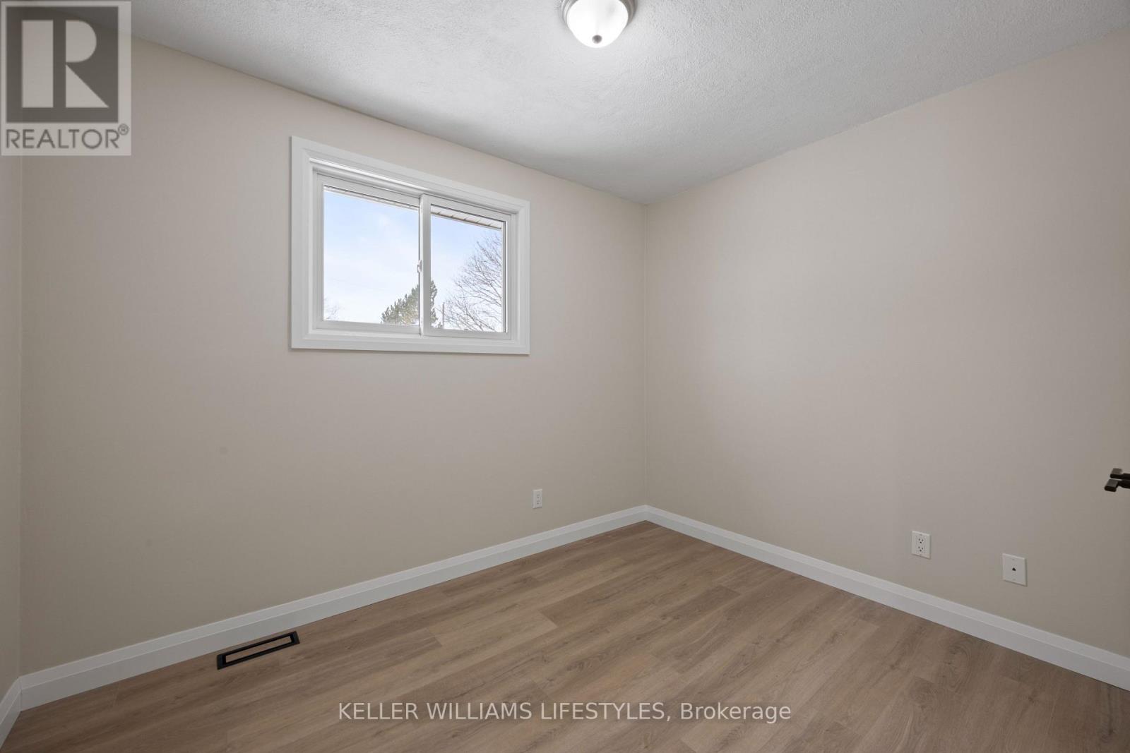 Photo 25 of 46 for 18 Hawthorn Crescent