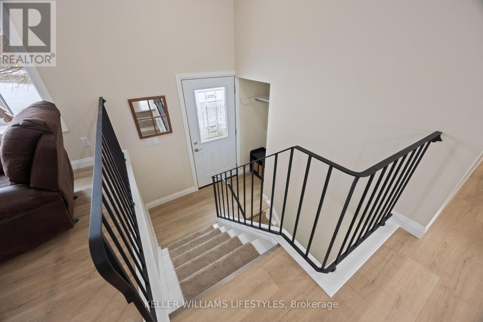 Photo 8 of 46 for 18 Hawthorn Crescent