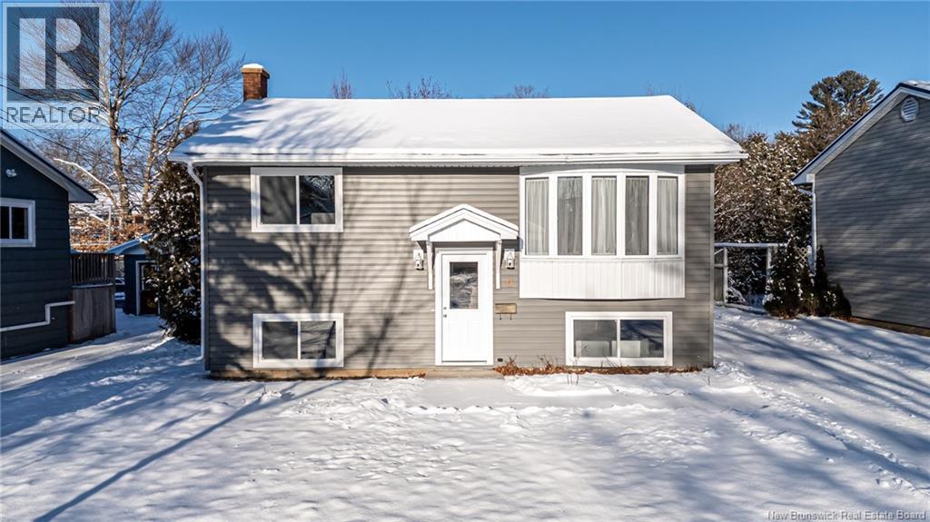 6 Lawrence Crescent, Fredericton, New Brunswick  E3A 2H3 - Photo 2 - NB132554