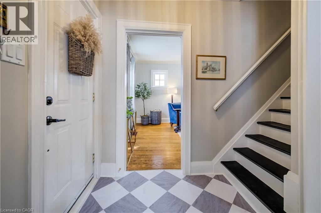 8 Lowrey Avenue S, Cambridge, Ontario  N1R 4Z1 - Photo 4 - 40800807