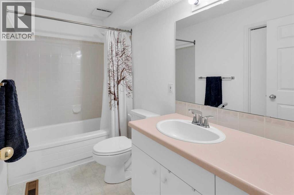 4 Christie Gardens Sw, Calgary, Alberta  T3H 3B5 - Photo 26 - A2277543