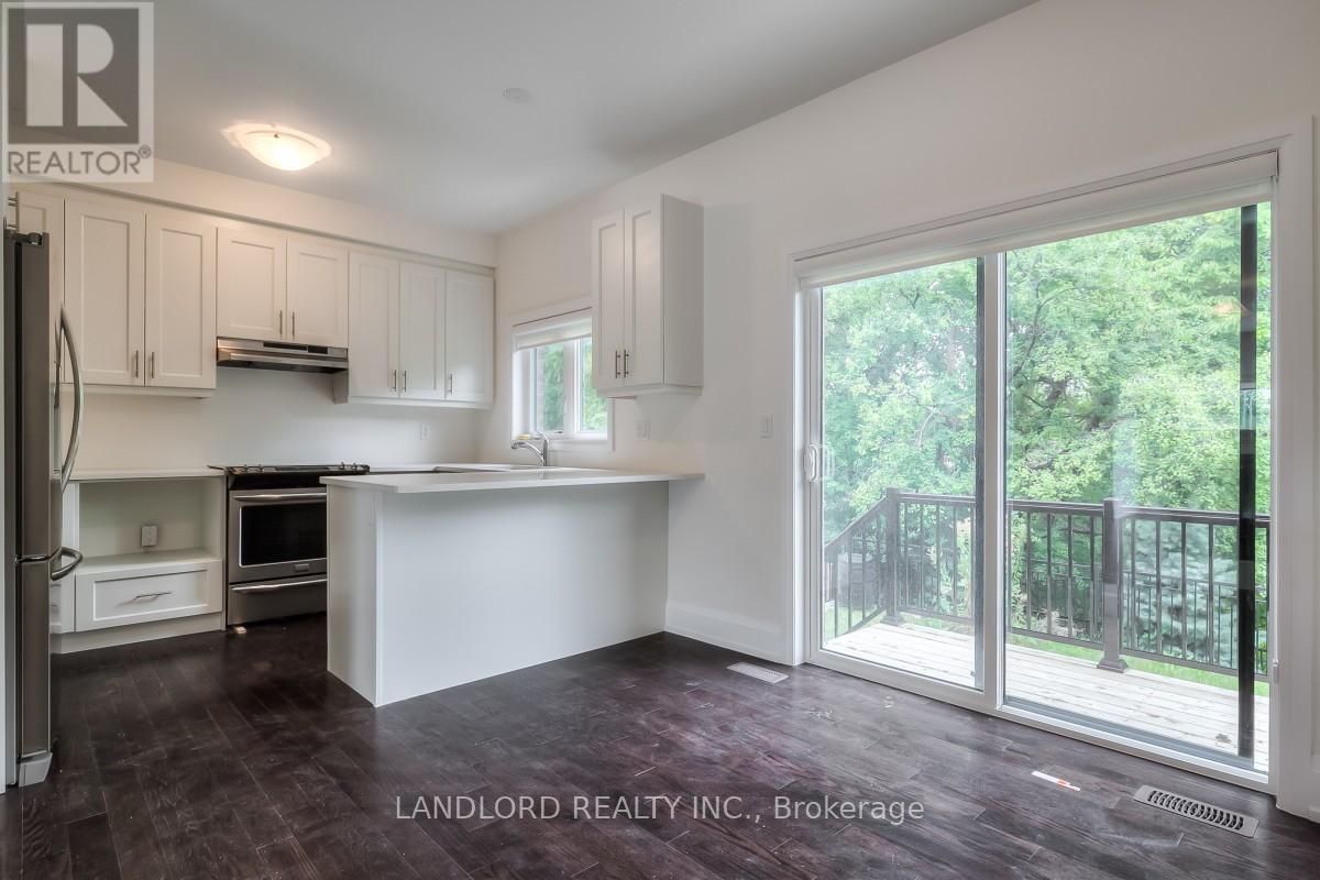 23 Kenneth Woods Crescent, Toronto, Ontario  M2N 0K3 - Photo 2 - C12735736