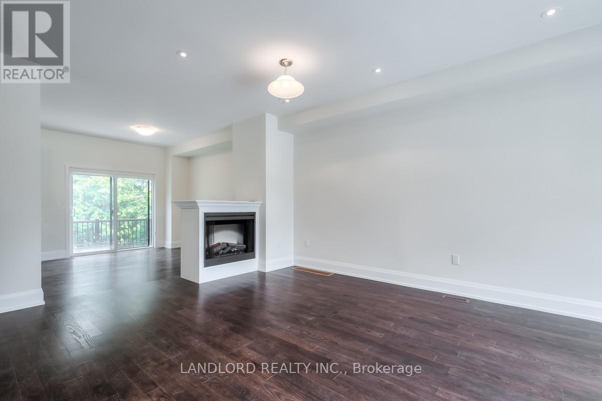 23 Kenneth Woods Crescent, Toronto, Ontario  M2N 0K3 - Photo 4 - C12735736