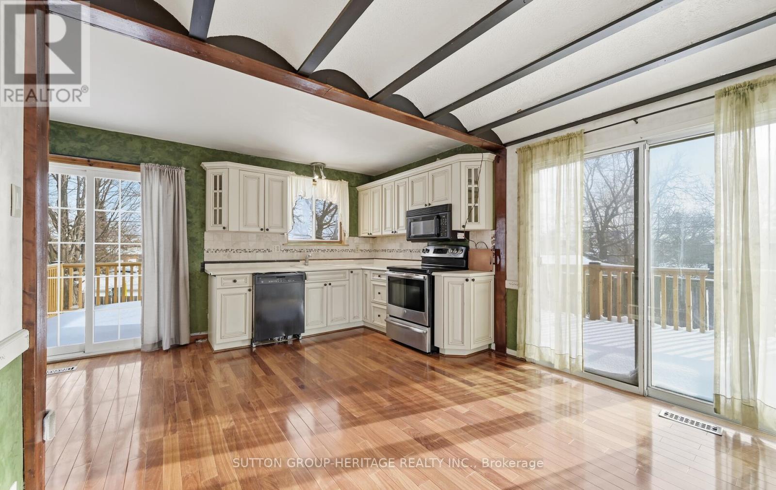 7 Graham Court, Ajax, Ontario  L1S 1H6 - Photo 2 - E12735692