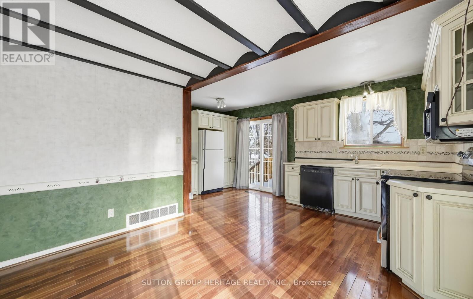 7 Graham Court, Ajax, Ontario  L1S 1H6 - Photo 3 - E12735692