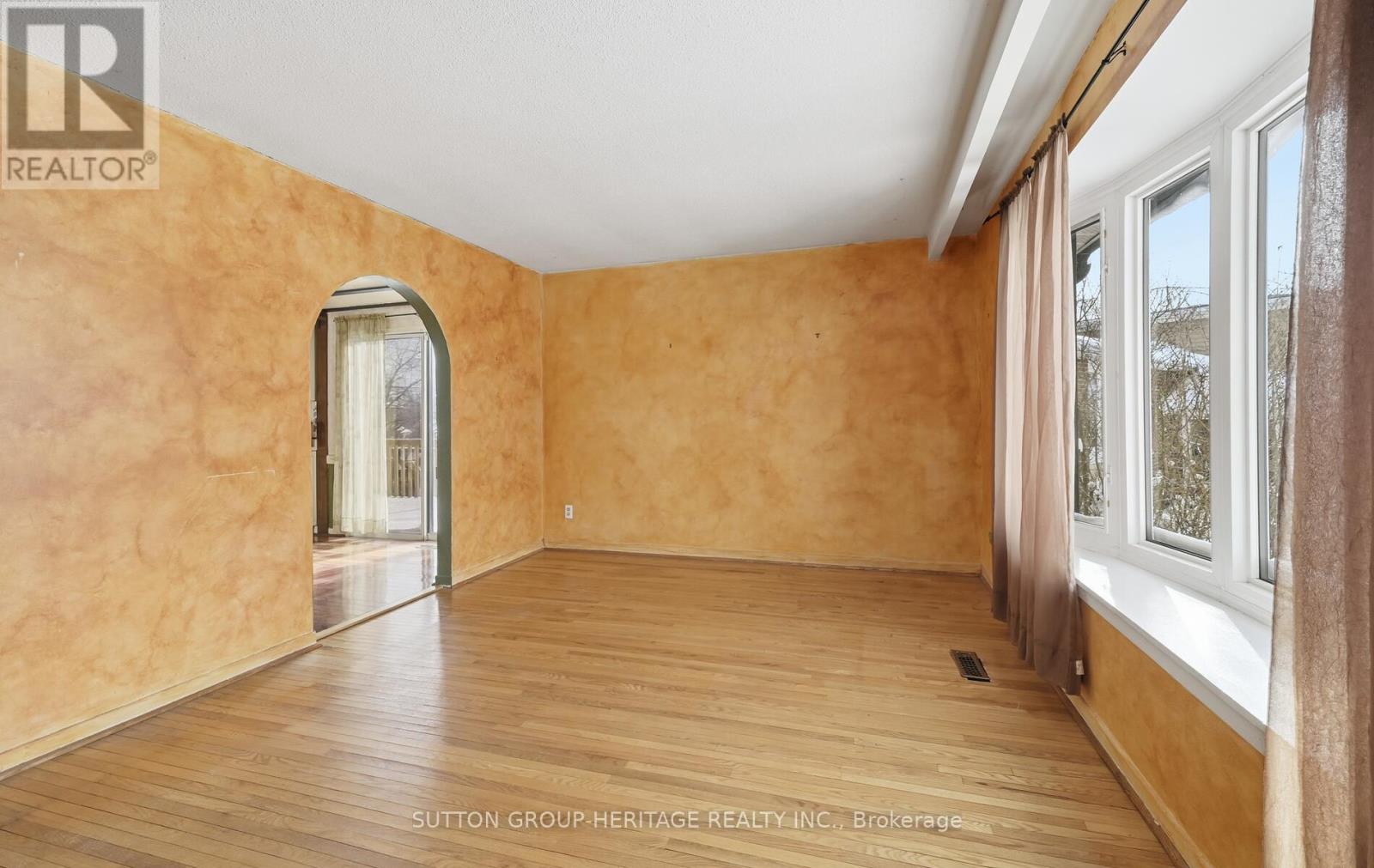 7 Graham Court, Ajax, Ontario  L1S 1H6 - Photo 5 - E12735692