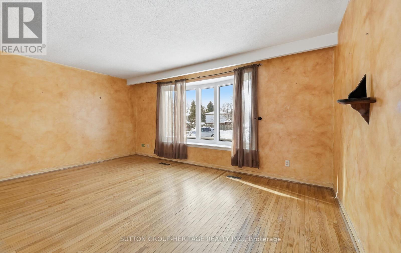 7 Graham Court, Ajax, Ontario  L1S 1H6 - Photo 6 - E12735692