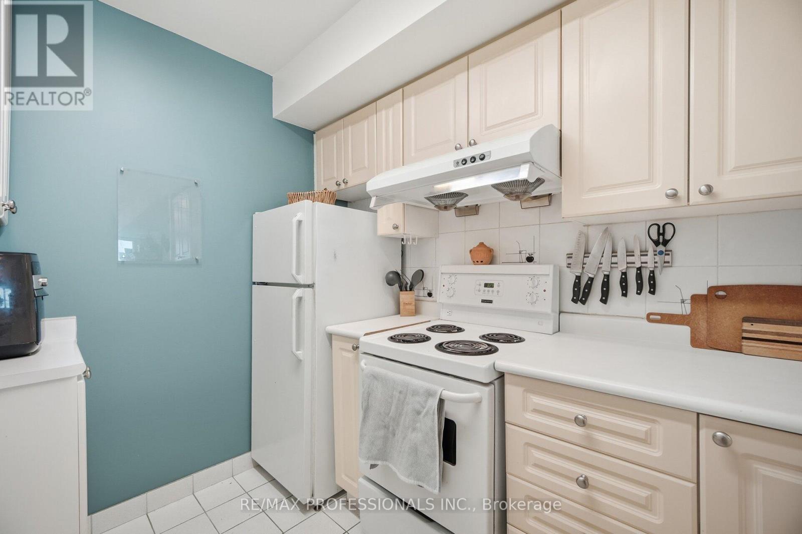 1705 - 18 Lee Centre Drive, Toronto, Ontario  M1H 3H5 - Photo 11 - E12735708