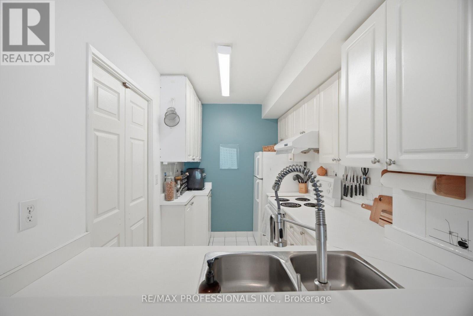 1705 - 18 Lee Centre Drive, Toronto, Ontario  M1H 3H5 - Photo 14 - E12735708