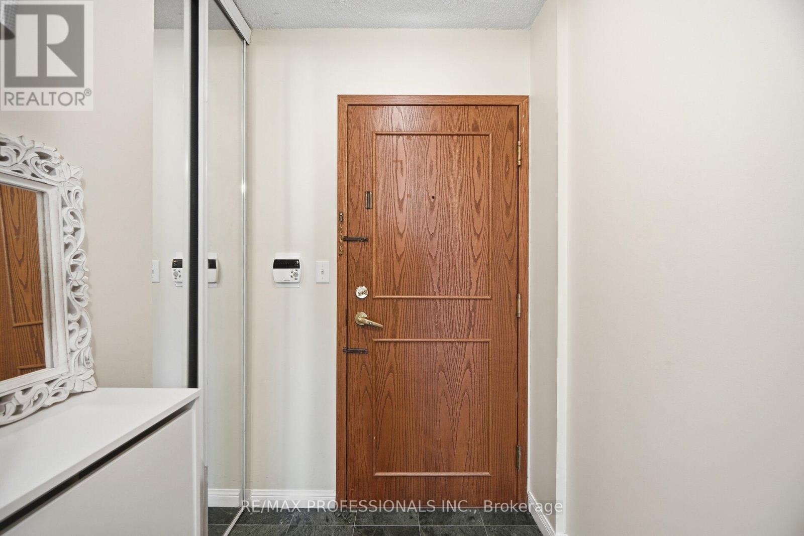 1705 - 18 Lee Centre Drive, Toronto, Ontario  M1H 3H5 - Photo 8 - E12735708