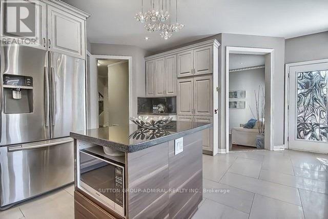 70 Vivaldi Drive, Vaughan, Ontario  L4J 8Z4 - Photo 7 - N12735710