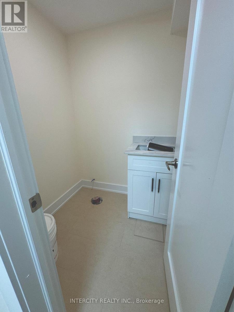 26b - 665 Millway Avenue, Vaughan, Ontario  L4K 3T8 - Photo 10 - N12735720