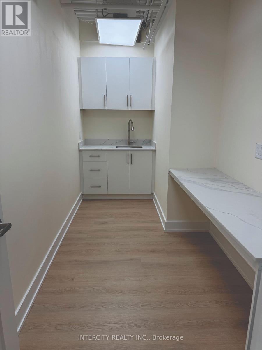 26b - 665 Millway Avenue, Vaughan, Ontario  L4K 3T8 - Photo 15 - N12735720