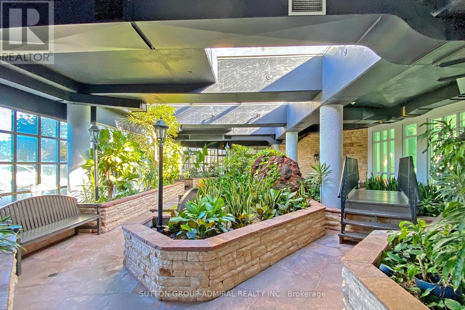 512 - 11 Townsgate Drive, Vaughan, Ontario  L4J 8G4 - Photo 4 - N12735850