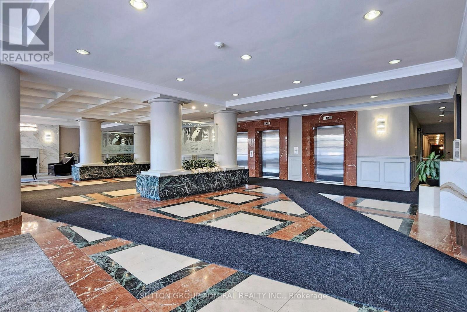 512 - 11 Townsgate Drive, Vaughan, Ontario  L4J 8G4 - Photo 5 - N12735850