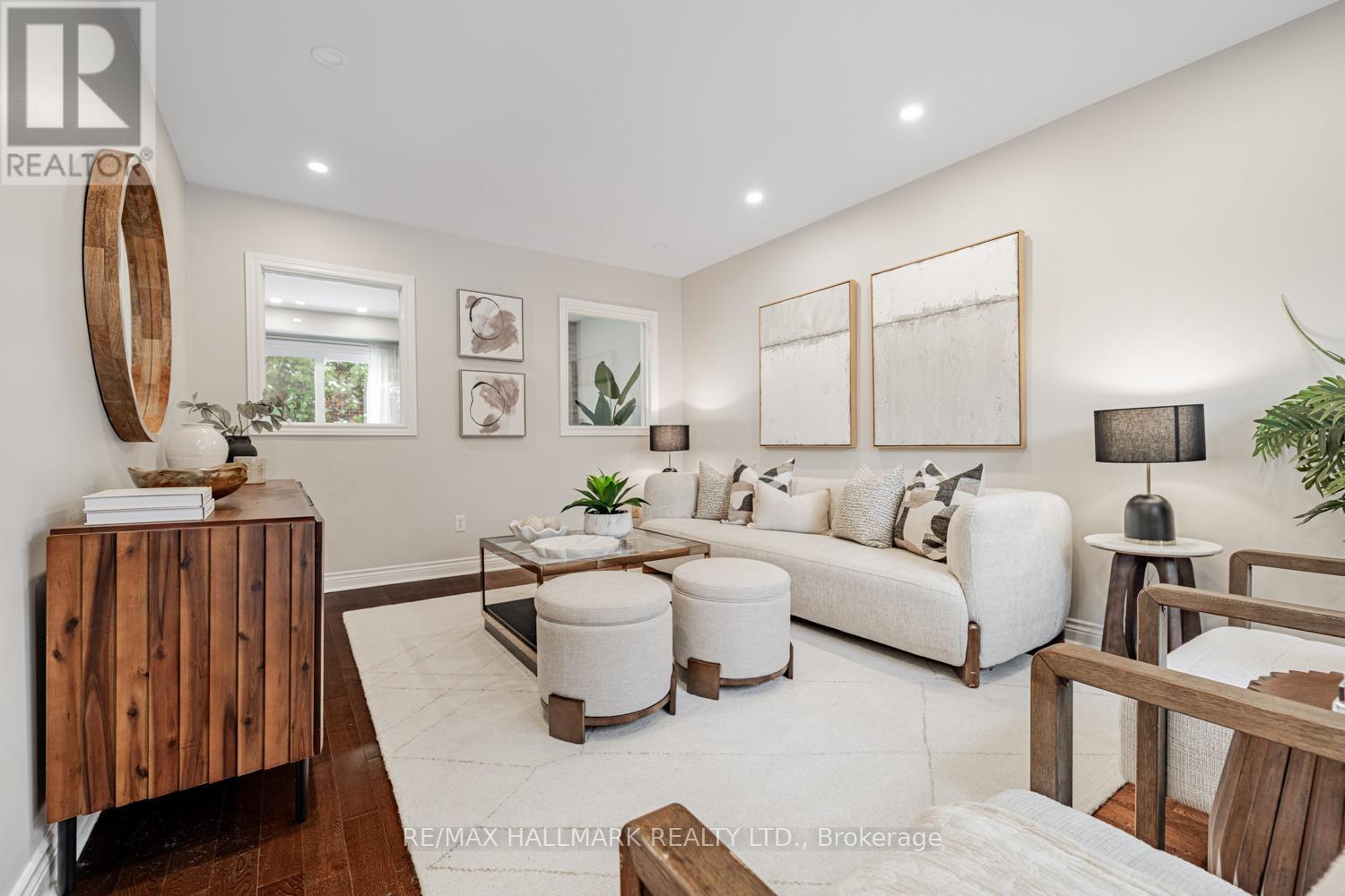 29 Canterbury Court, Richmond Hill, Ontario  L4C 8E4 - Photo 3 - N12735900