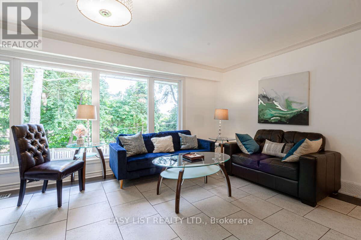 3438 Enniskillen Circle, Mississauga, Ontario  L5C 2N1 - Photo 10 - W12325935