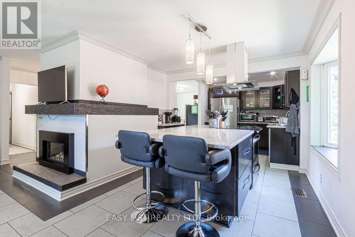 3438 Enniskillen Circle, Mississauga, Ontario  L5C 2N1 - Photo 12 - W12325935