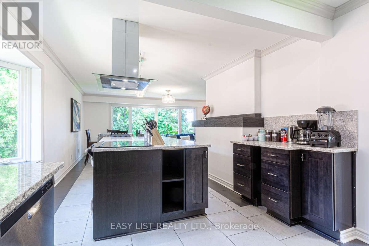 3438 Enniskillen Circle, Mississauga, Ontario  L5C 2N1 - Photo 14 - W12325935