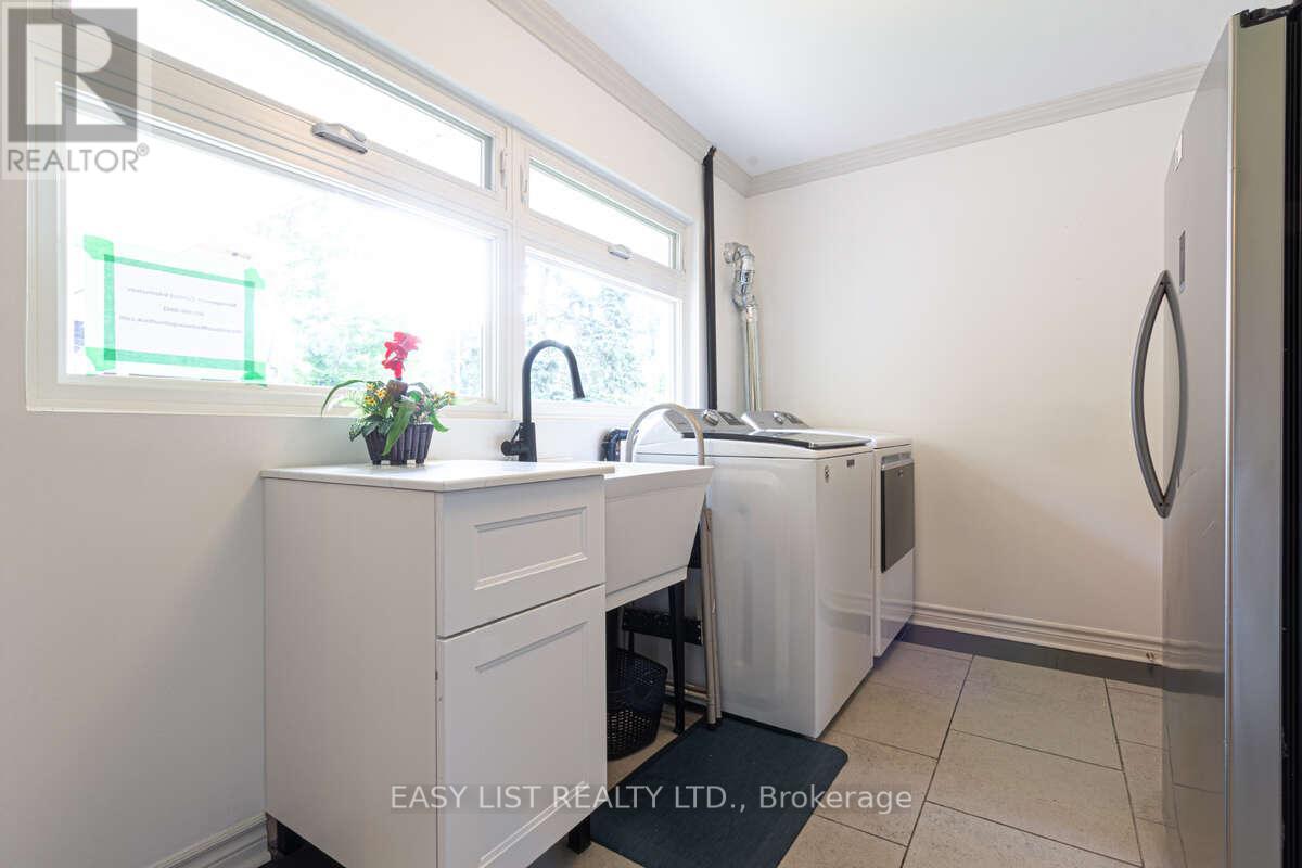 3438 Enniskillen Circle, Mississauga, Ontario  L5C 2N1 - Photo 15 - W12325935