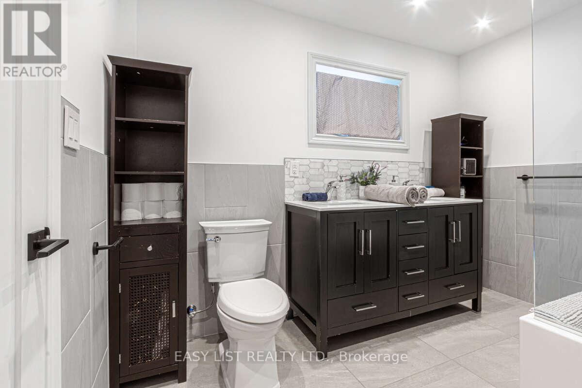 3438 Enniskillen Circle, Mississauga, Ontario  L5C 2N1 - Photo 17 - W12325935