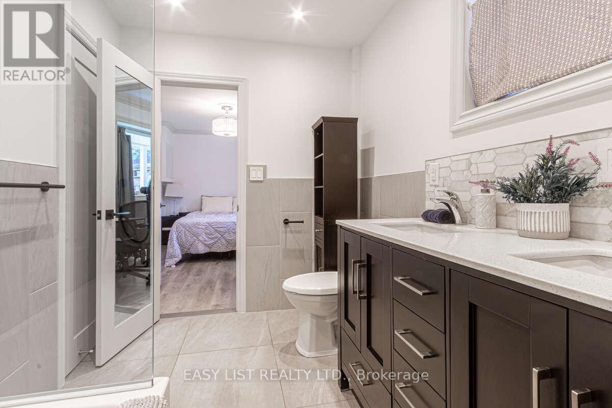 3438 Enniskillen Circle, Mississauga, Ontario  L5C 2N1 - Photo 19 - W12325935