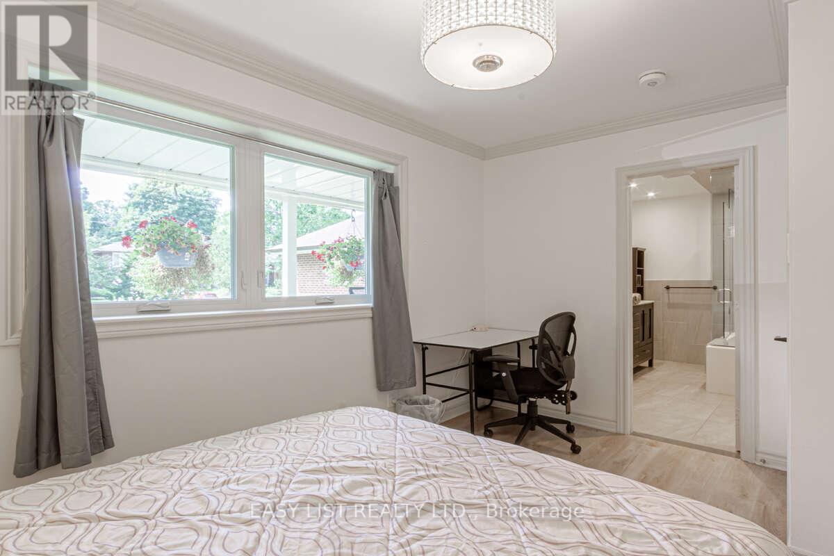 3438 Enniskillen Circle, Mississauga, Ontario  L5C 2N1 - Photo 21 - W12325935