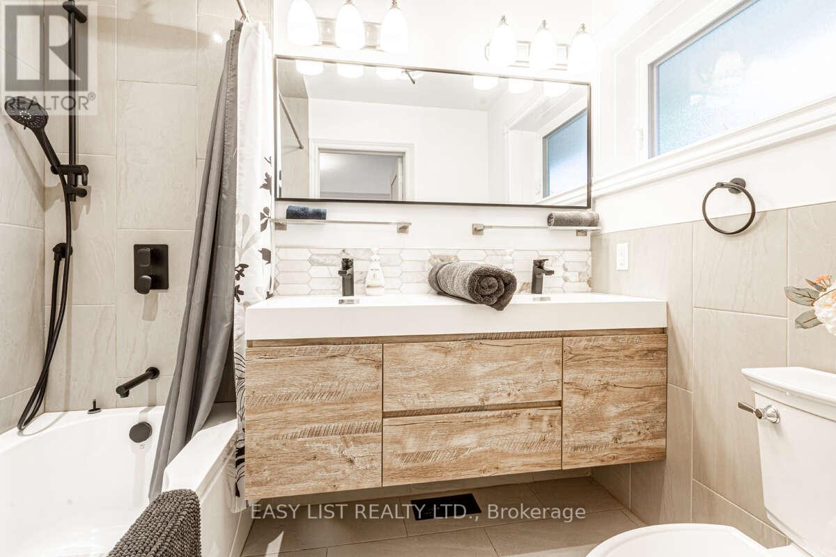 3438 Enniskillen Circle, Mississauga, Ontario  L5C 2N1 - Photo 24 - W12325935