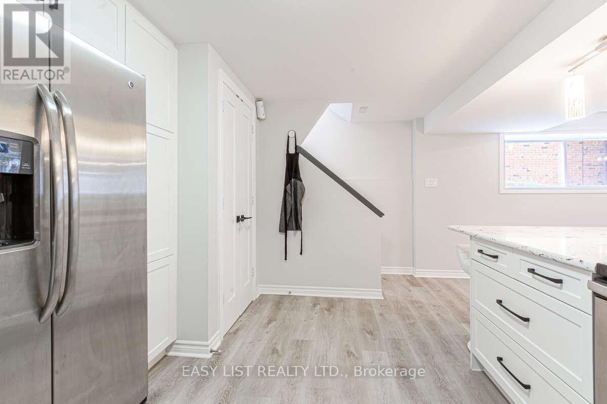 3438 Enniskillen Circle, Mississauga, Ontario  L5C 2N1 - Photo 30 - W12325935