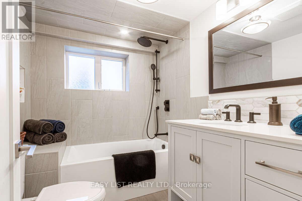 3438 Enniskillen Circle, Mississauga, Ontario  L5C 2N1 - Photo 36 - W12325935