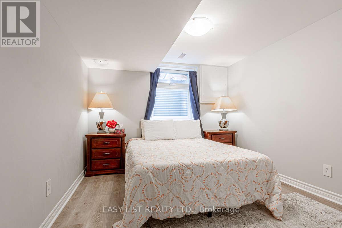 3438 Enniskillen Circle, Mississauga, Ontario  L5C 2N1 - Photo 39 - W12325935