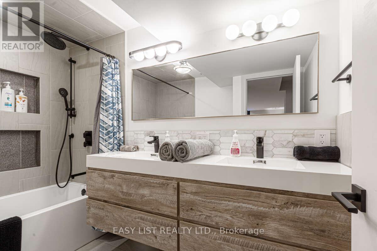 3438 Enniskillen Circle, Mississauga, Ontario  L5C 2N1 - Photo 40 - W12325935