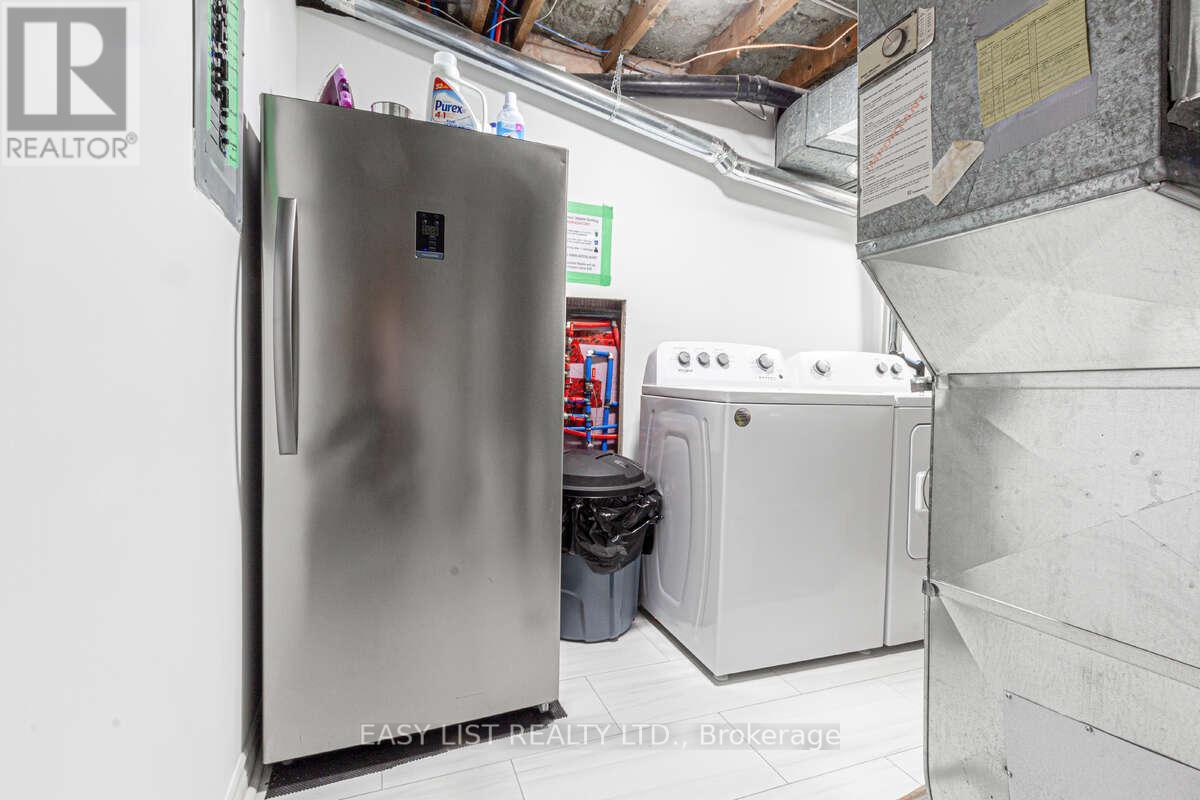 3438 Enniskillen Circle, Mississauga, Ontario  L5C 2N1 - Photo 43 - W12325935