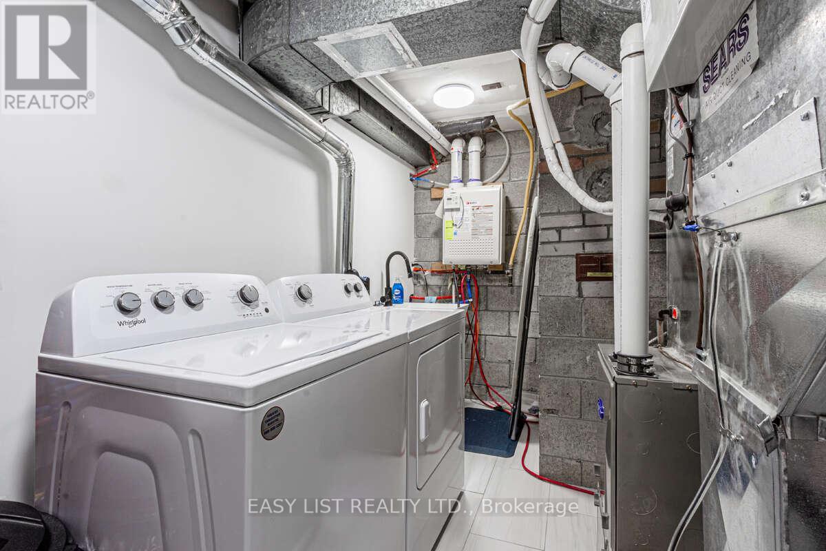 3438 Enniskillen Circle, Mississauga, Ontario  L5C 2N1 - Photo 44 - W12325935