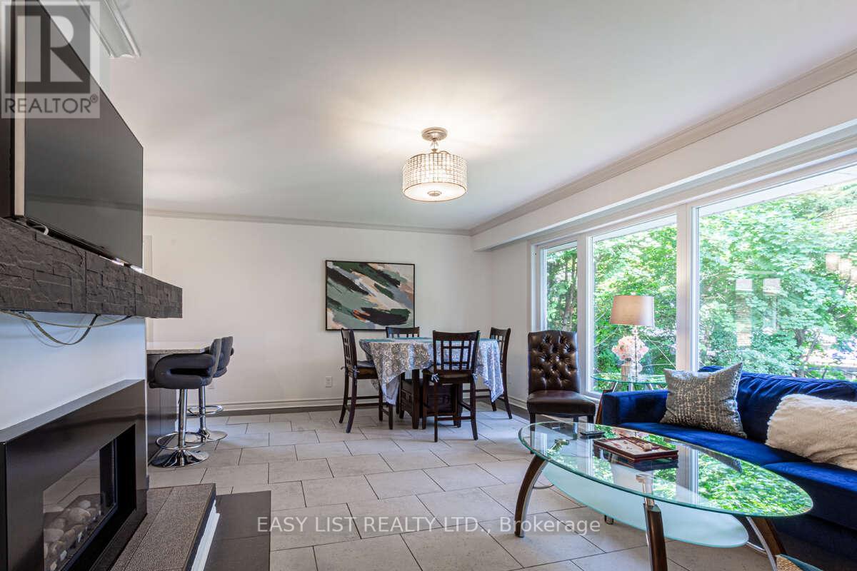 3438 Enniskillen Circle, Mississauga, Ontario  L5C 2N1 - Photo 9 - W12325935